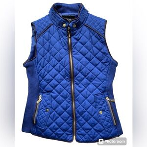 Active USA quilted vest with zipper closures